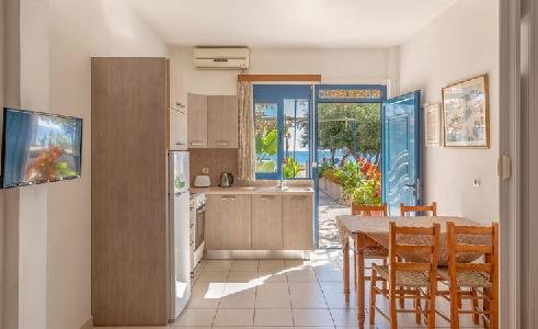 Akrogiali Studios Poros, Kalamata