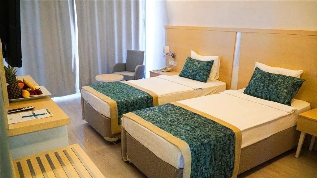 FAMILY ROOM GARDEN VIEW Room, Pirates Park Resort, Antalya