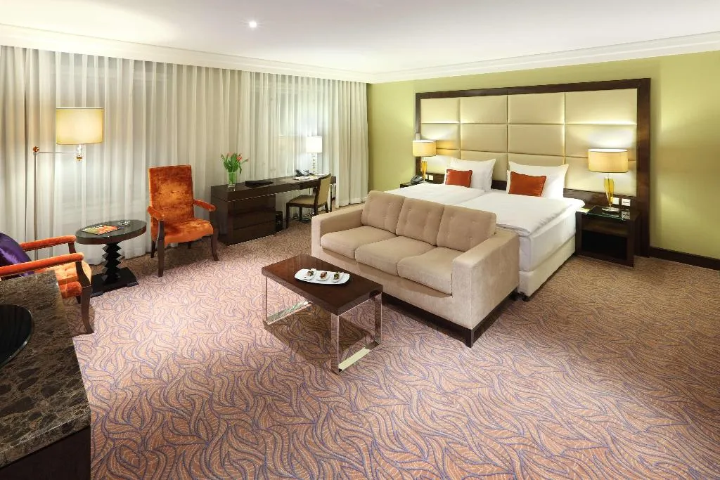 Room, Kings Court, Prague