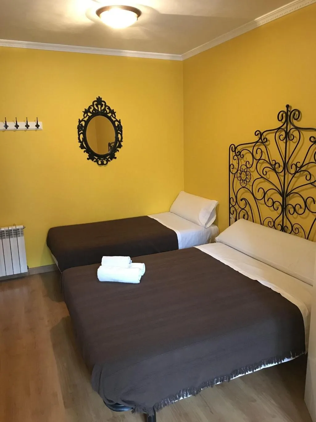 TRIPLE WITH SHARED BATHROOM Room, Hostal Apolo Xi, Madrid