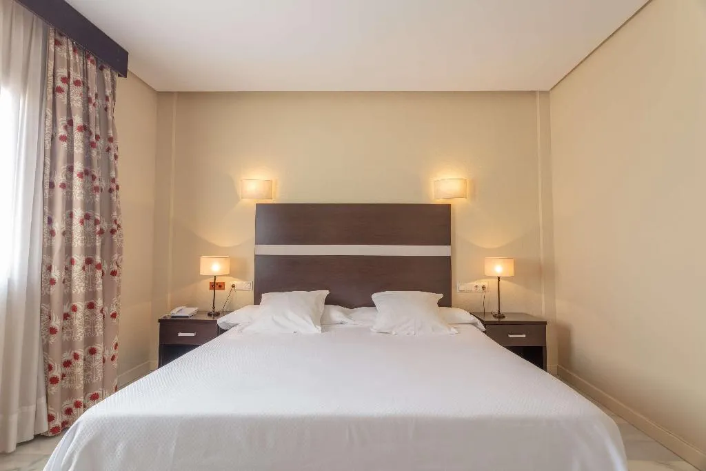DOUBLE SINGLE USE STANDARD Room, Abades Benacazon, Seville