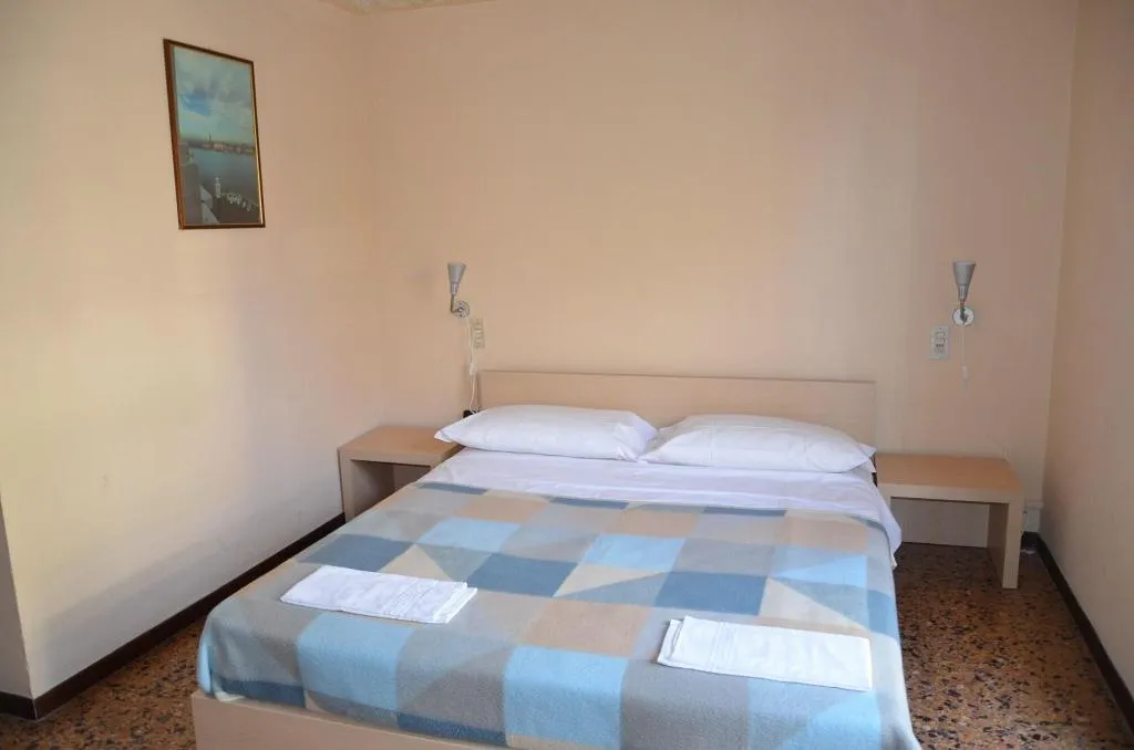 Room, Colombo Hotel & Hostel For Backpackers, Venice