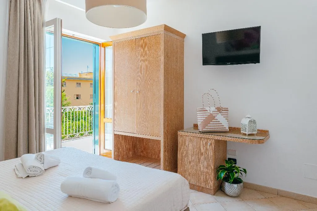 DOUBLE SUPERIOR GARDEN VIEW Room, Relais Francesca, Naples