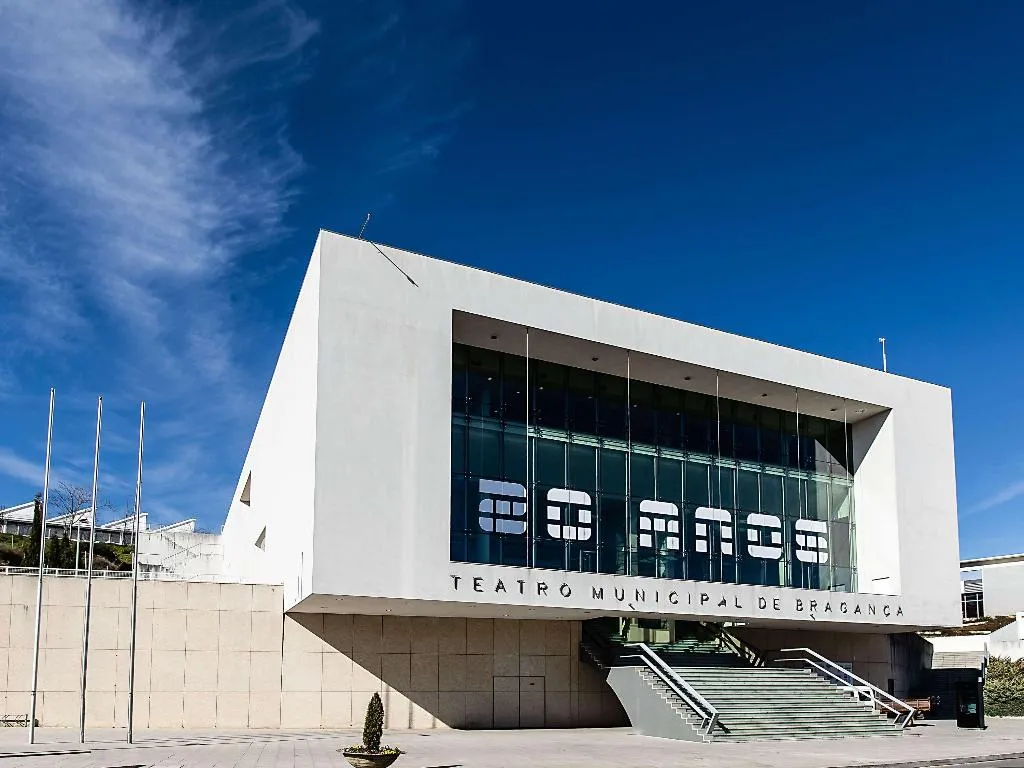 Sports and Entertainment, Ibis Braganca, Porto