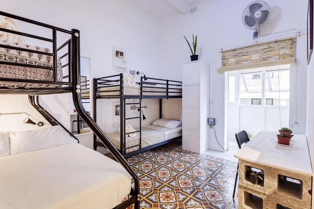 Room, Granny's Inn - Hostel, Malta
