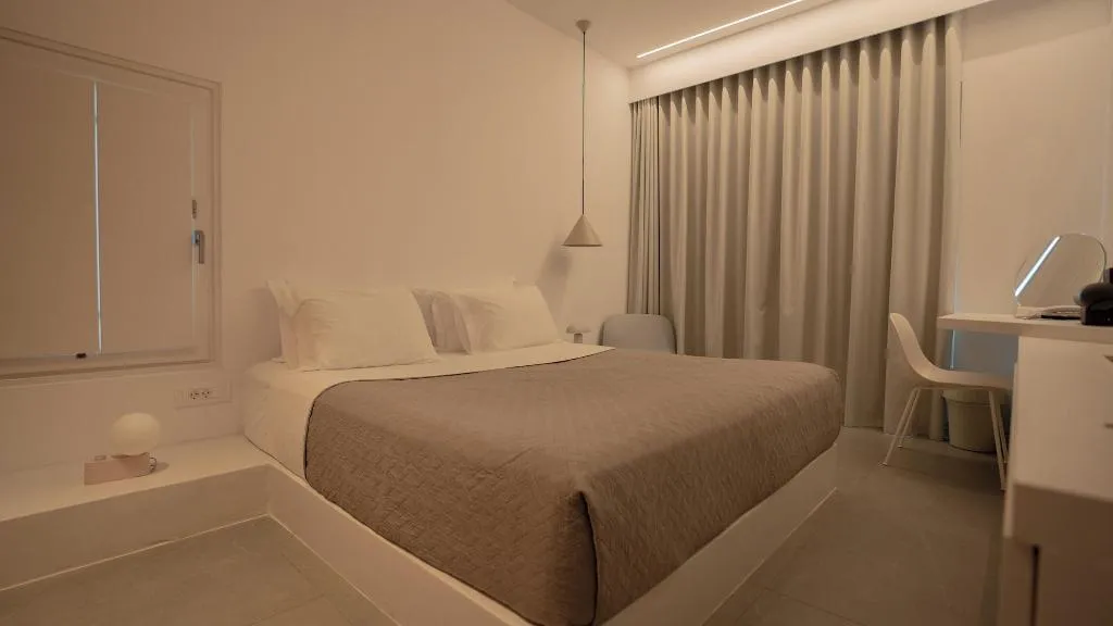 Room, Neo Luxury Suites, Santorini