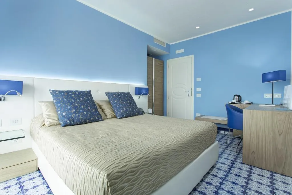 Room, Lloyd's Baia, Naples