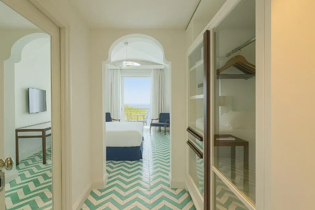 Room SEA VIEW Room, Grand Hotel Europa Palace, Naples