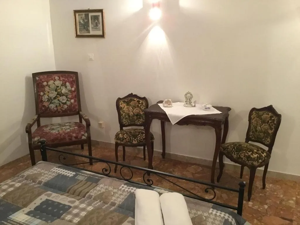Room, Venice Sun Apartment And Rooms, Venice