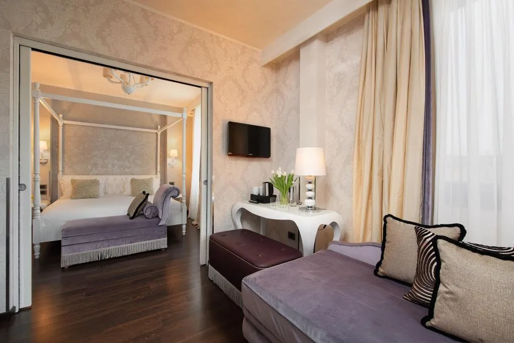 SUITE WITH DOUBLE BED Room, Carnival Palace, Venice