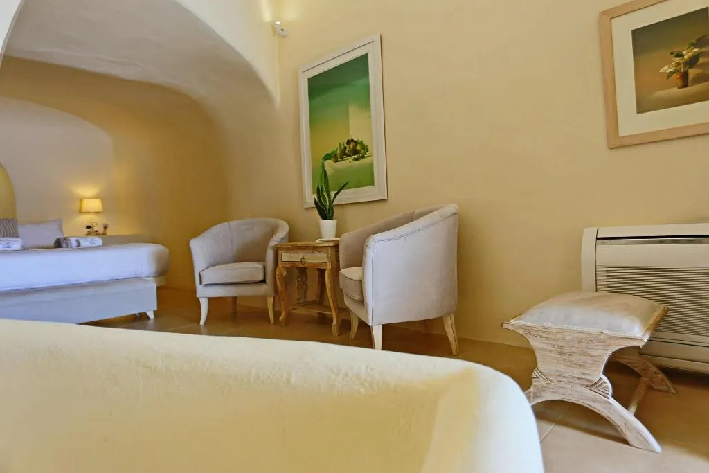 CAVE HONEYMOON Room, Oia Mare Villas, Santorini