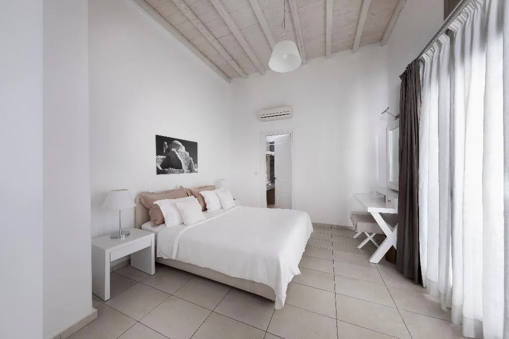 SUITE PARTIAL OCEAN VIEW TWO BEDROOMS Room, Deliades, Mykonos