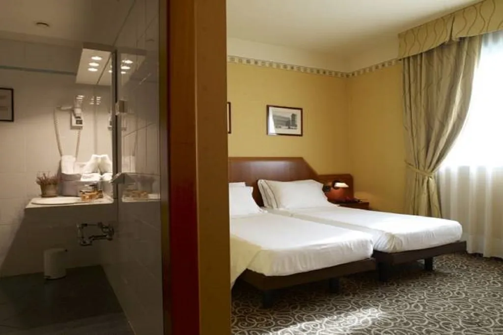 Room, Montini, Milan