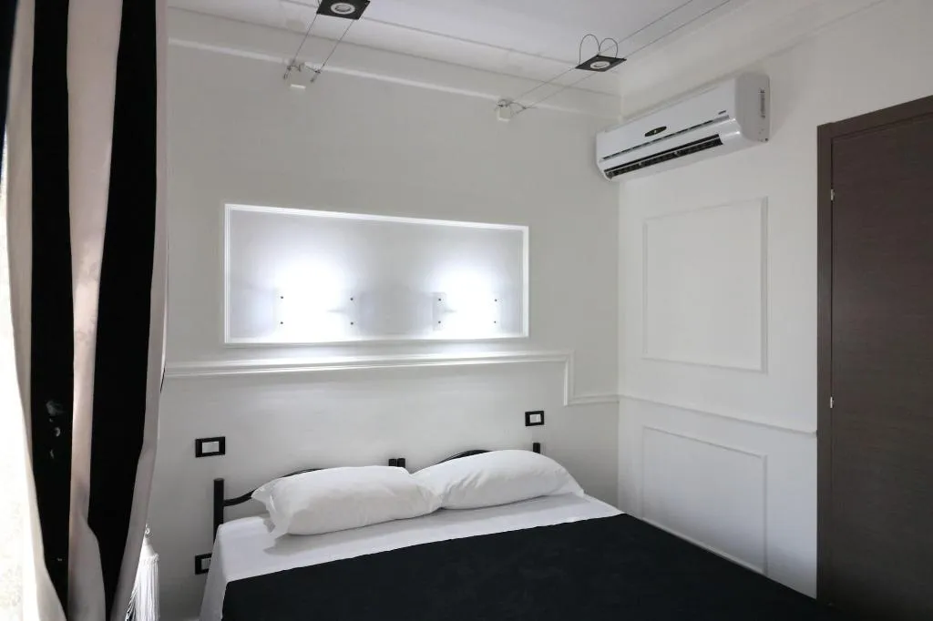 Room, Palace Rome, Rome