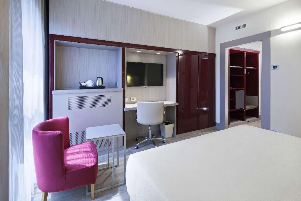 FAMILY ROOM CAPACITY 3 Room, NH Milano Congress Centre, Milan