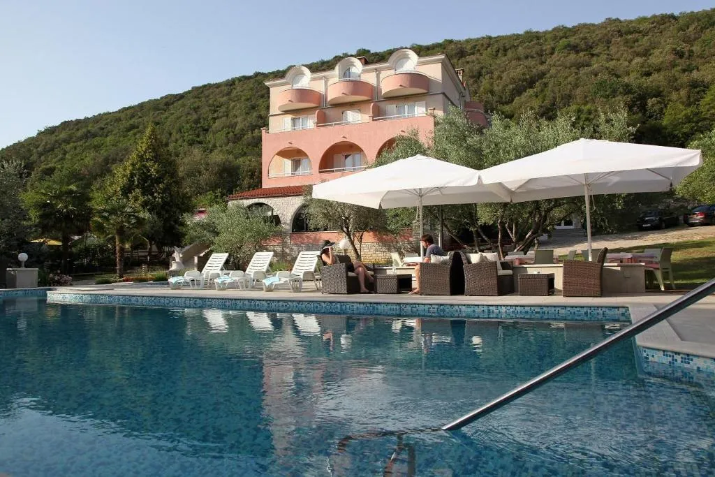 Pool, Carmen, Istria