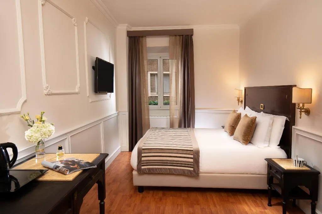 DOUBLE STANDARD Room, del Corso, Rome
