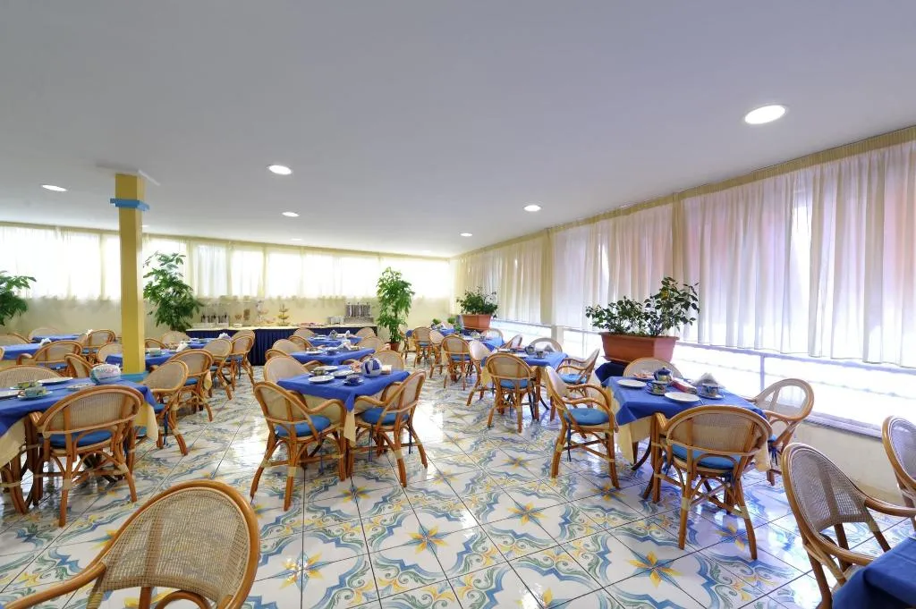 Restaurant, Hotel Settebello, Naples