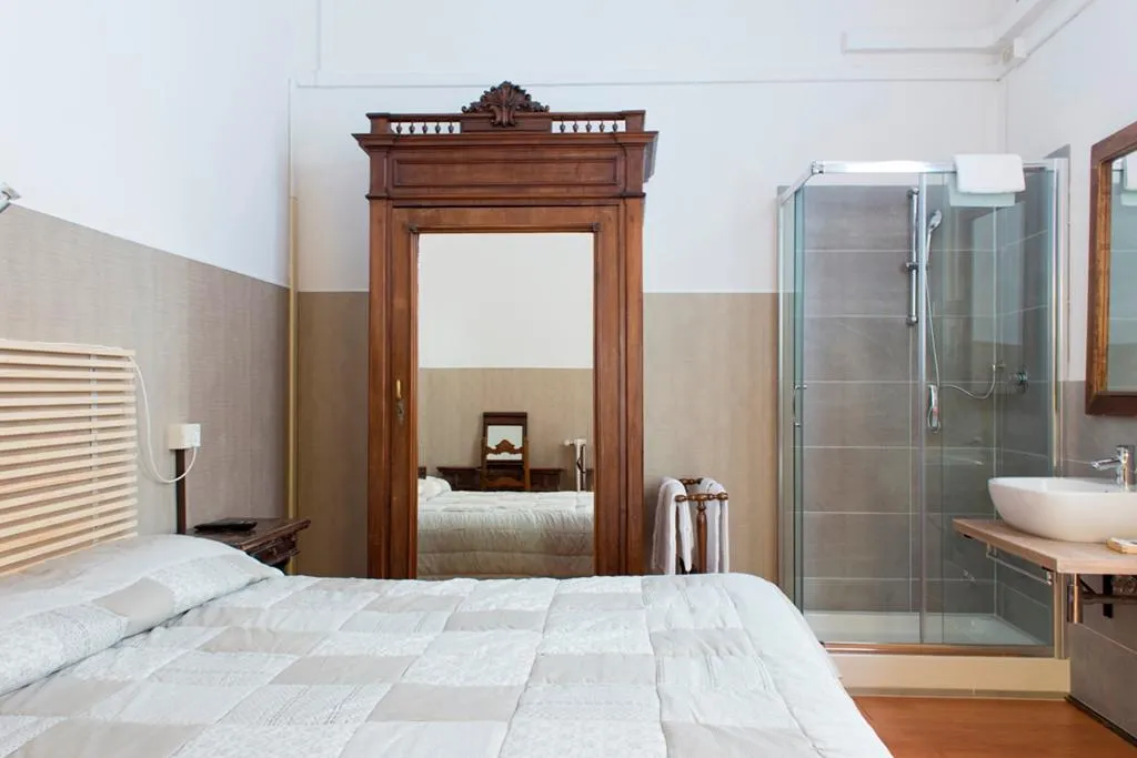 DOUBLE WITH SHARED BATHROOM Room, Loggia Fiorentina, Florence
