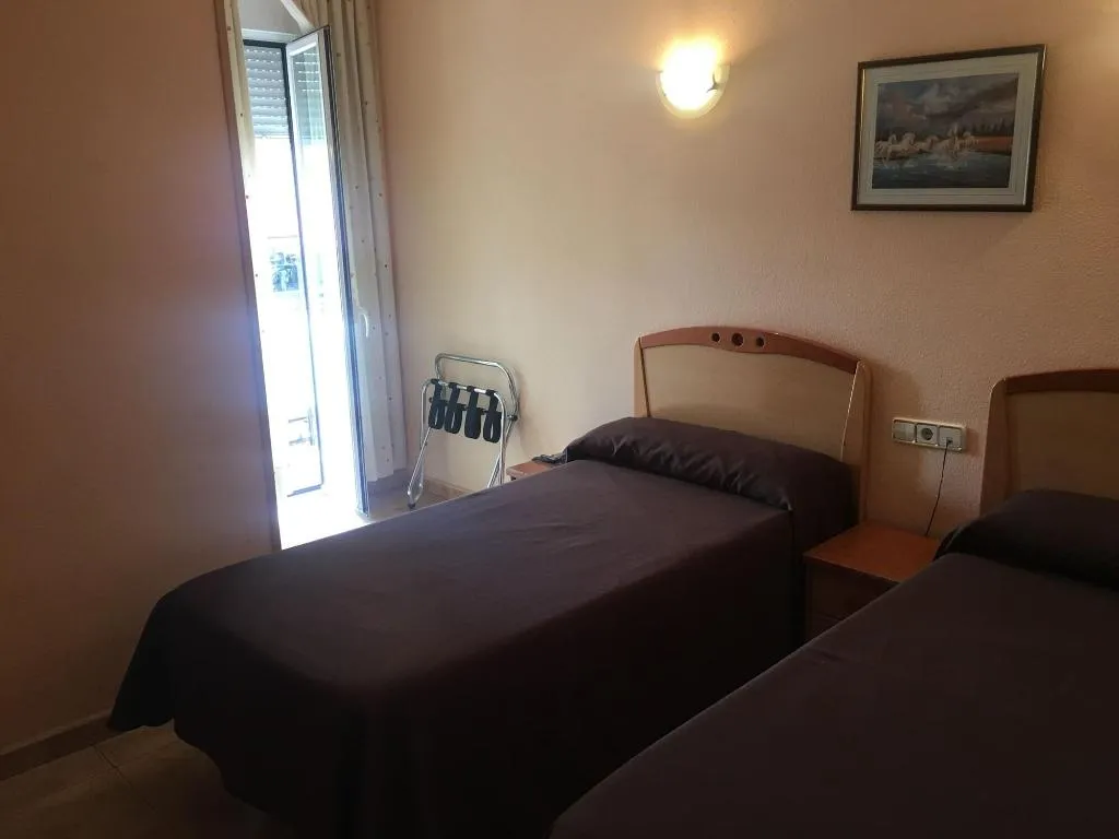 Room, Hostal Los Rosales, Madrid