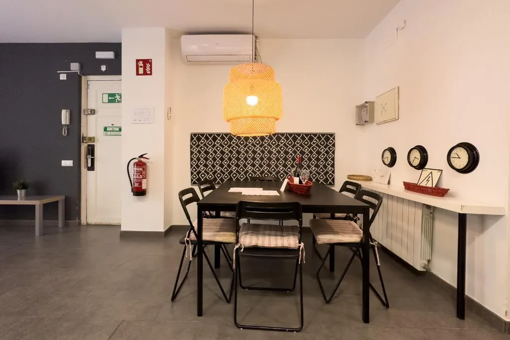 APARTMENT TWO BEDROOMS Room, Ainb Barcelona Sants Apartments, Barcelona