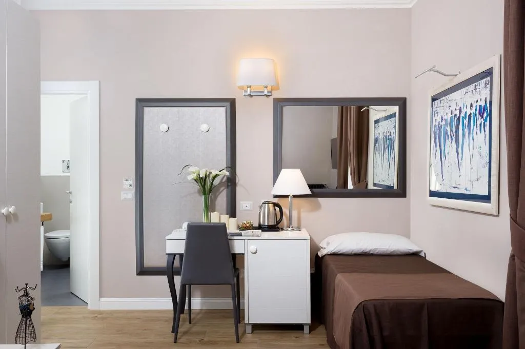 Room, Vico Rooms And Terrace, Rome
