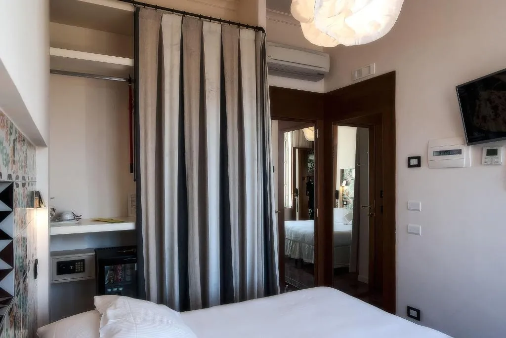 Room, La Moresca, Naples