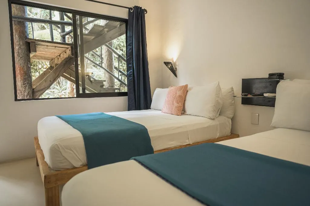 TRIPLE TWO DOUBLE BEDS Room, Kinbe, Playa Del Carmen