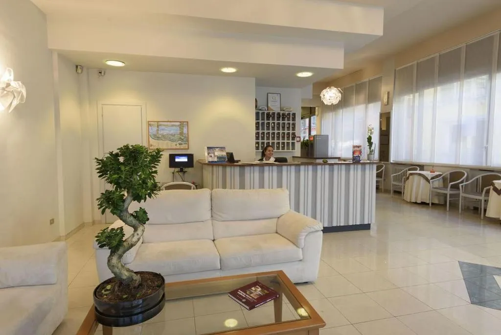 Lobby, Primavera, Milan