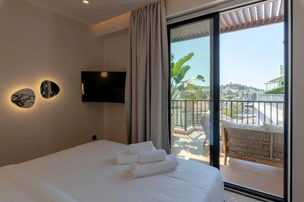 DOUBLE DELUXE QUEEN BED Room, Parea, Athens