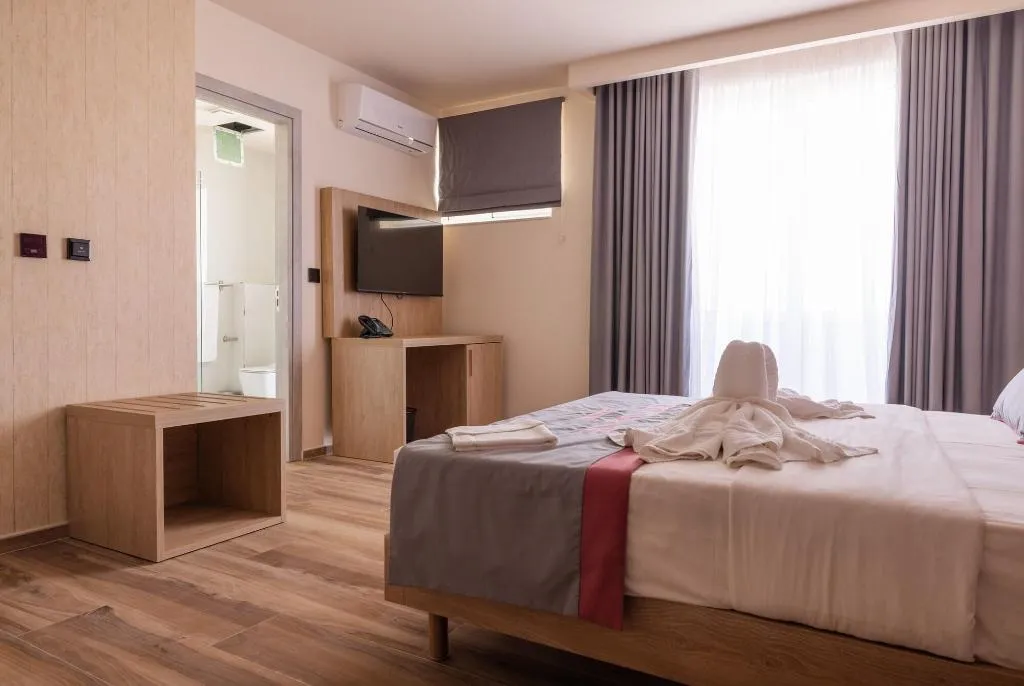 Room, C'est La Vie Boutik Swieqi, Malta