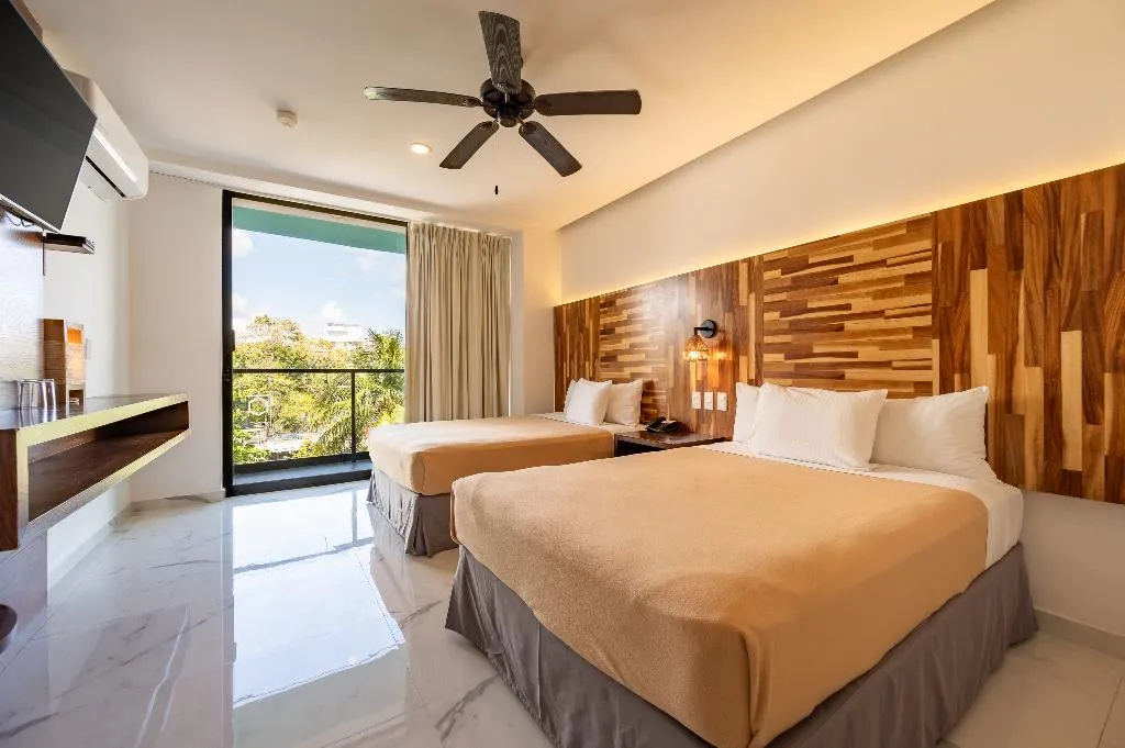 DOUBLE SUPERIOR QUEEN BED Room, Marvic Hotel, Playa Del Carmen