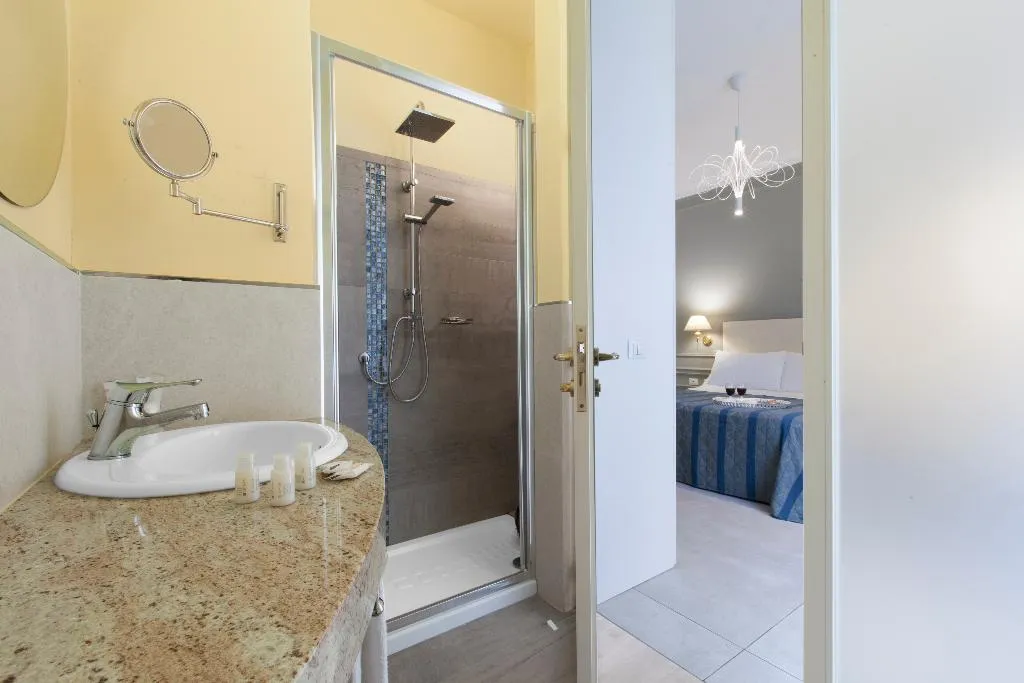 TRIPLE SUPERIOR Room, Ruins B&B, Naples