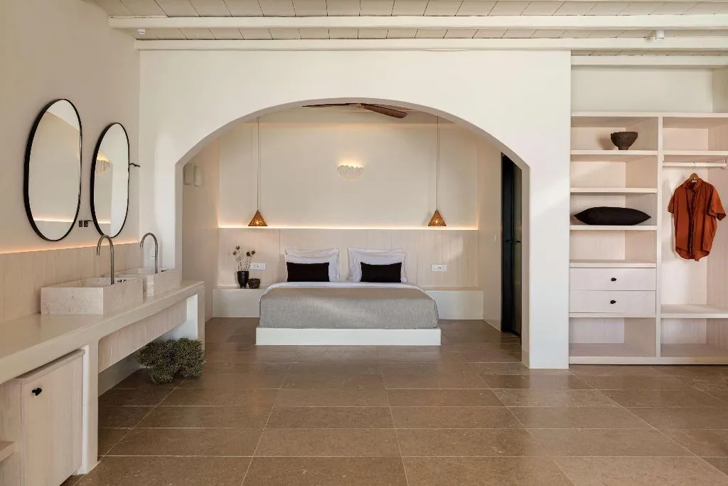 Sports and Entertainment, Porto Mykonos, Mykonos