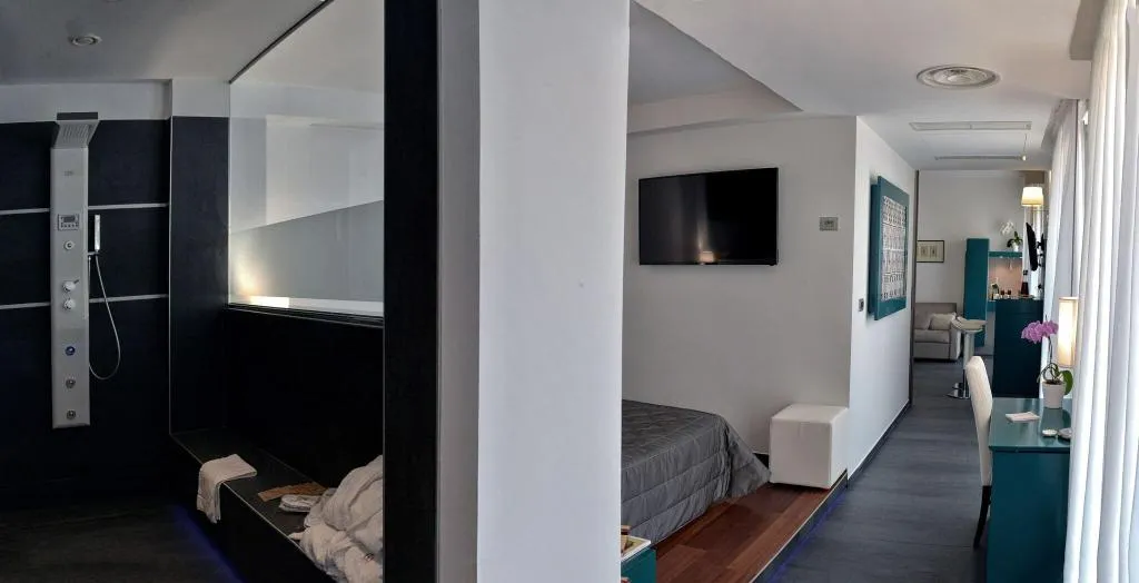 SUITE SEA VIEW WITH TERRACE Room, Reginna Palace, Naples
