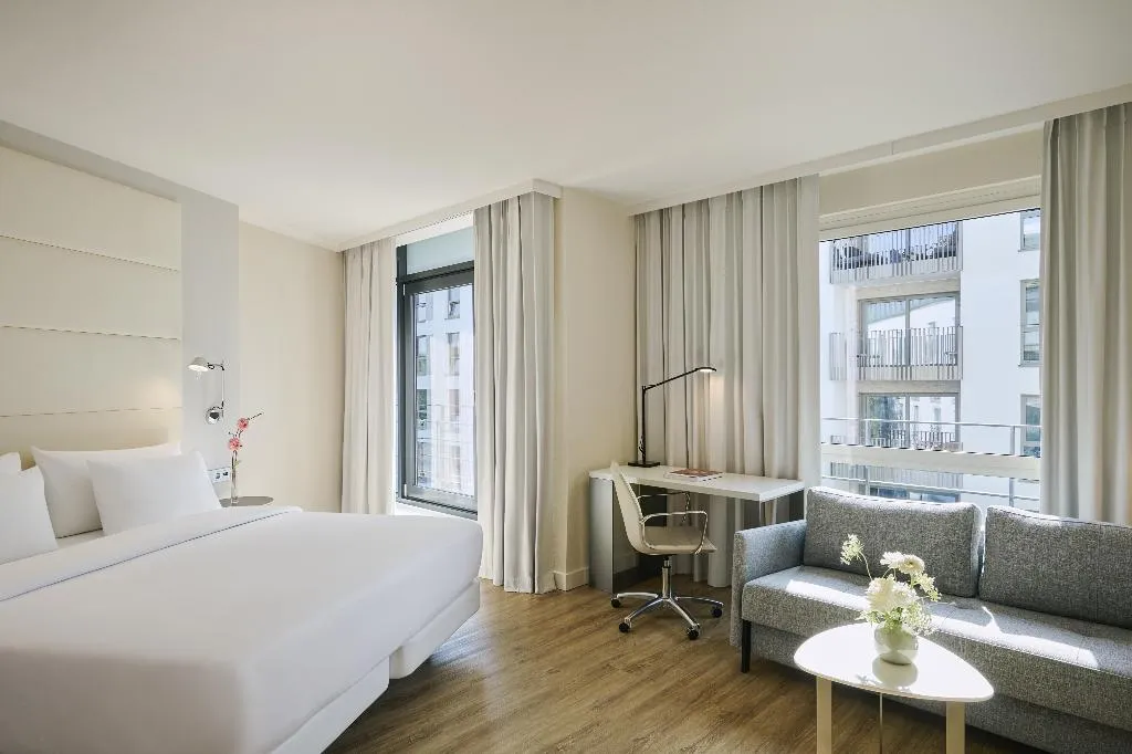 FAMILY ROOM STANDARD Room, NH Berlin Alexanderplatz, Berlin