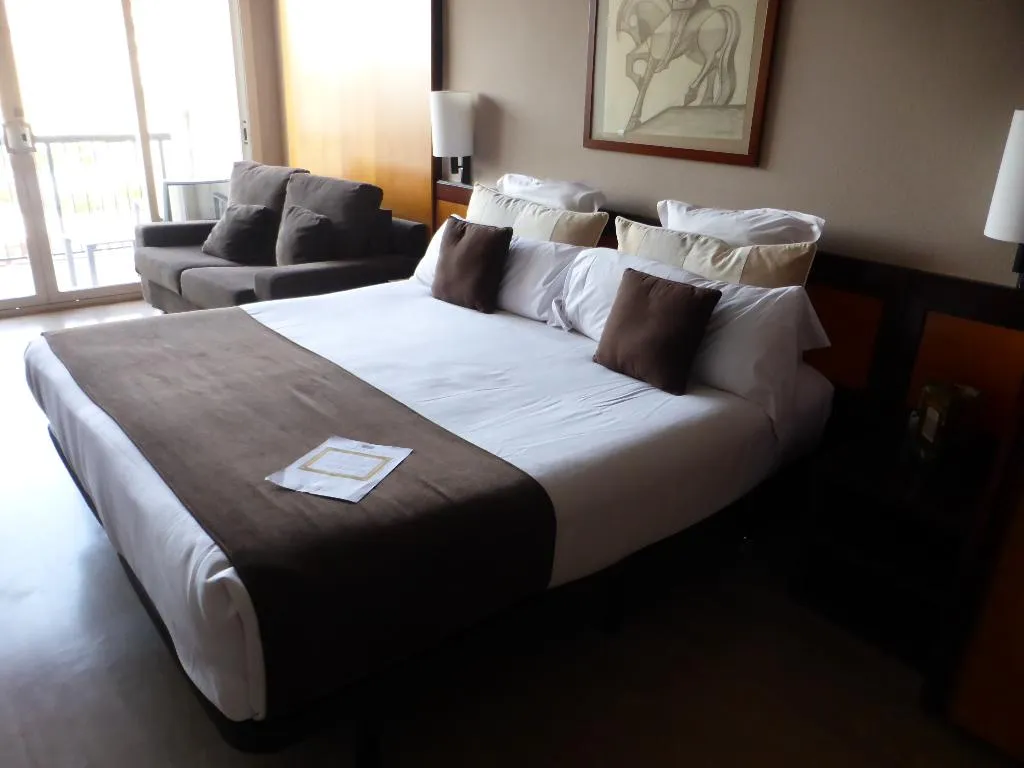 FAMILY ROOM DELUXE SEA VIEW Room, Estela Barcelona, Costa Brava