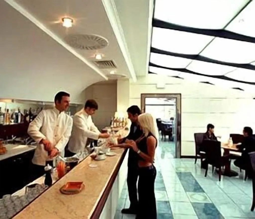 Bar, Gli Dei, Naples