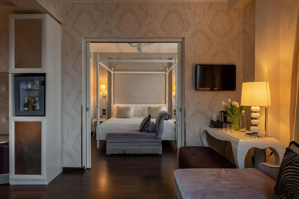 SUITE WITH DOUBLE BED Room, Carnival Palace, Venice
