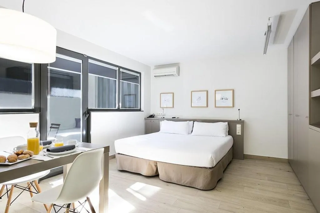 DOUBLE SINGLE USE WITH DOUBLE BED Room, Bcn Montjuic, Barcelona