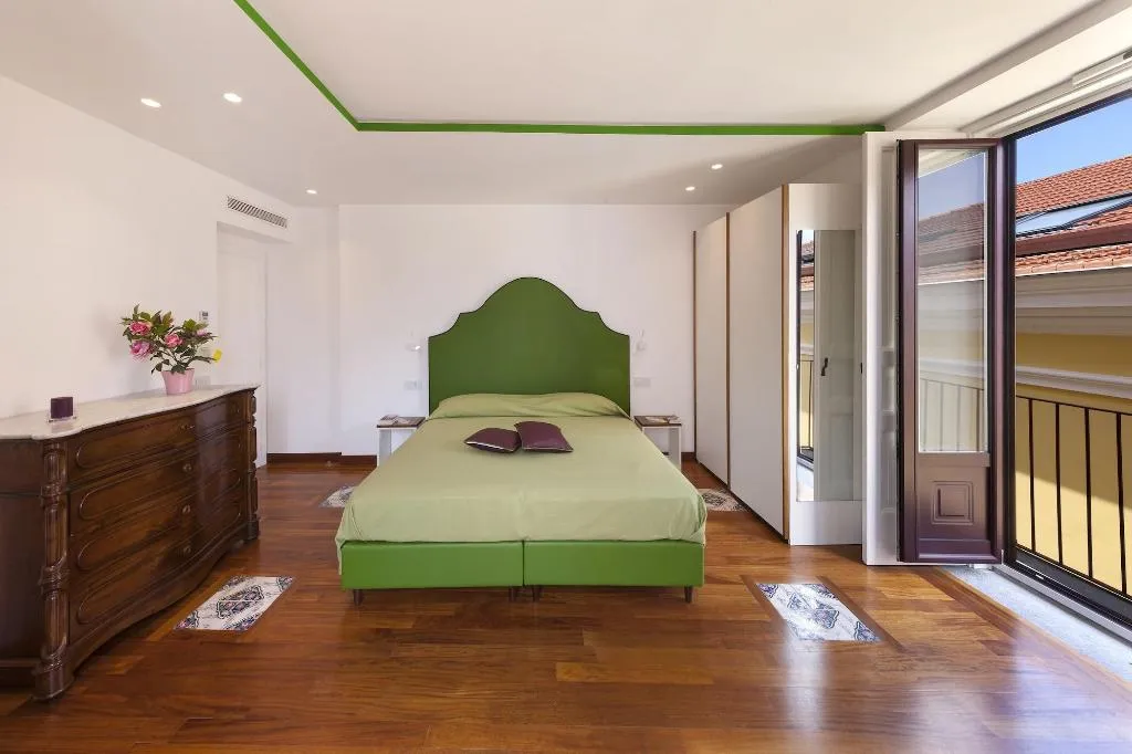 Room, La Casa Dell Orologio, Naples
