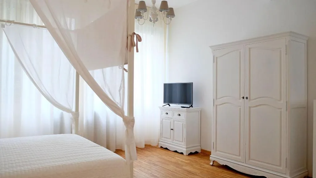 Room, B&B I 10 Mondi, Milan