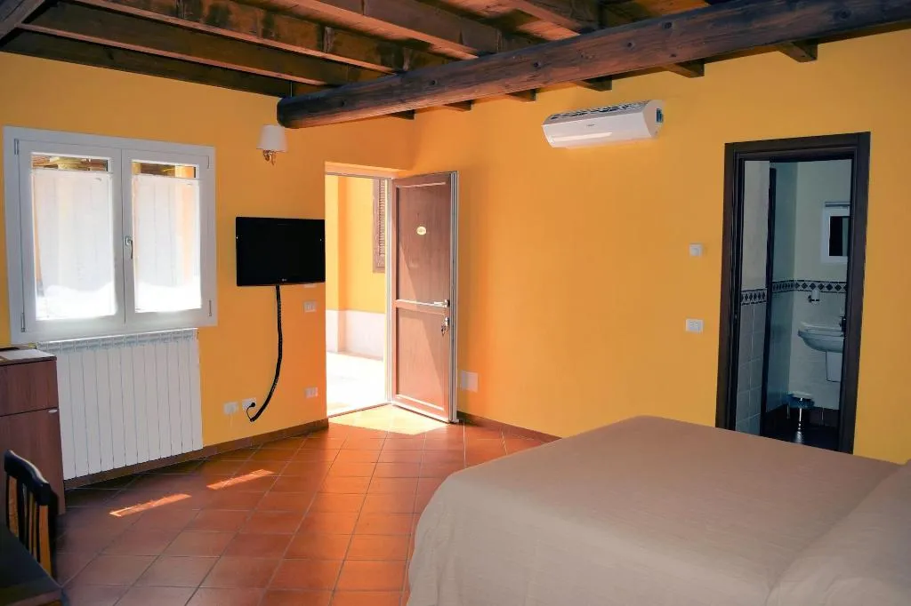 Room, Corte Certosina, Milan