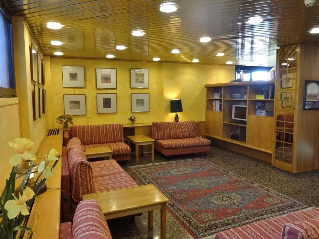 Lobby, Hotel Longobardo, Milan