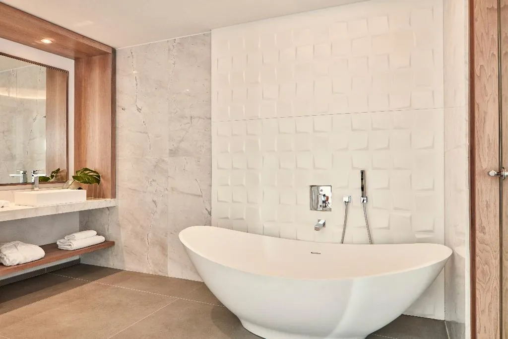 JUNIOR SUITE WITH JACUZZI Room, Myconian Korali Relais & Chateaux, Mykonos