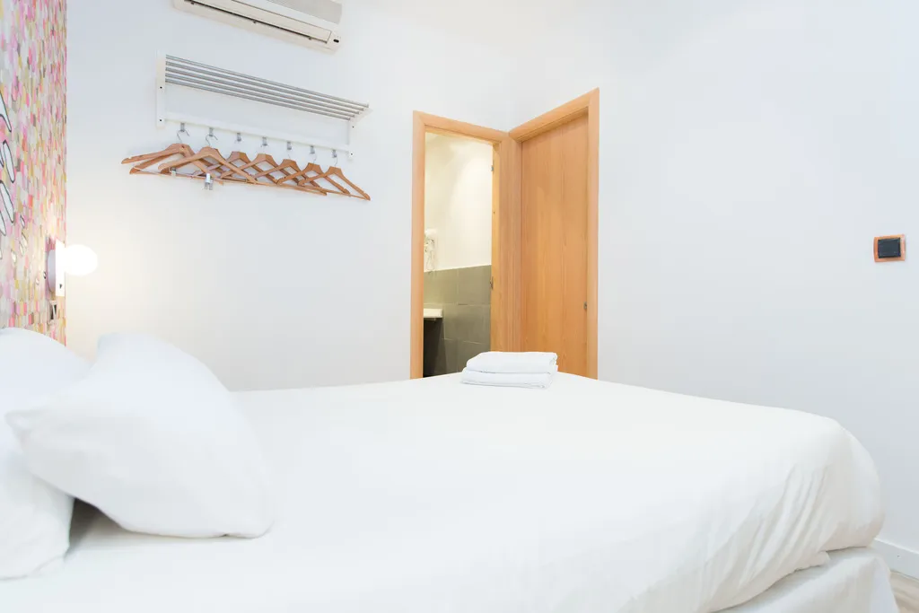 STUDIO CAPACITY 1 Room, AinB Las Ramblas-Colón Apartments, Barcelona