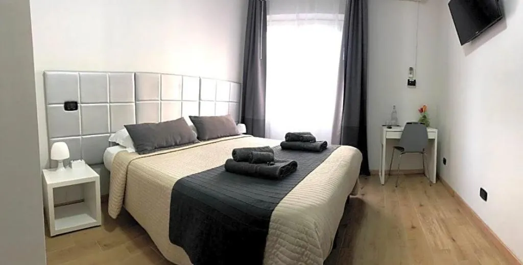 Room, Avec Moi Roma, Rome