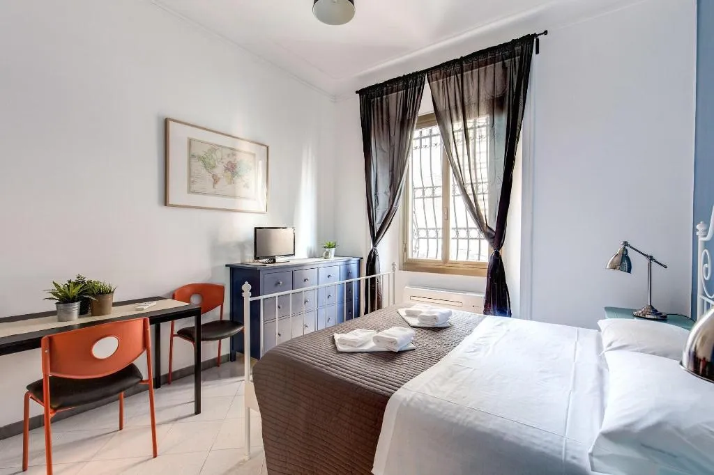 Room, B&B Locanderia, Naples