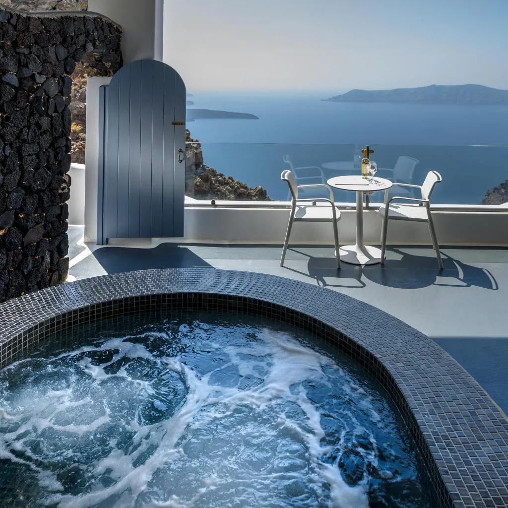 JUNIOR SUITE WITH JACUZZI Room, Pegasus Suites & Spa, Santorini