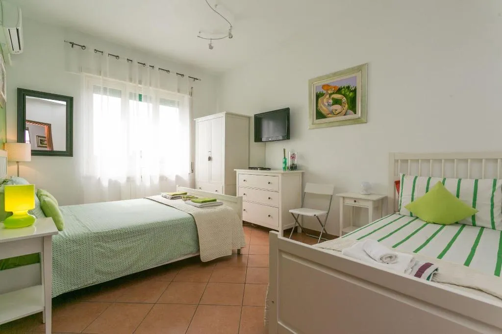 Room, La Duchessa A Roma, Rome